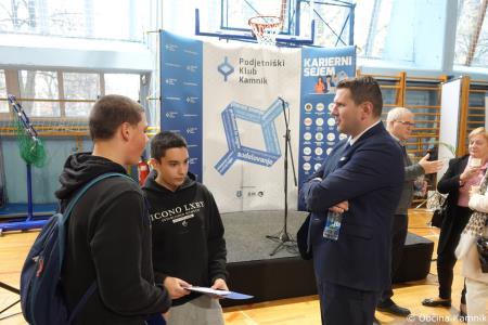 Karierna priložnost te čaka v Kamniku (35)